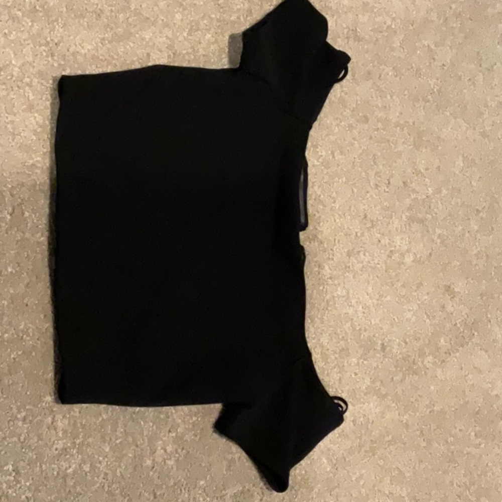 Alice + Olivia Cropped Off-shoulder Blouse